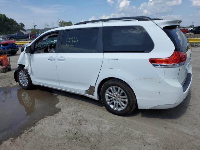 Photo 2 from auction – 2011 TOYOTA SIENNA XLE with VIN 5TDYK3DC2BS032628