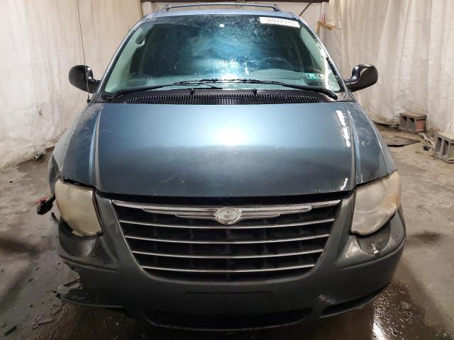 Photo 5 from auction – 2005 CHRYSLER TOWN & COU with VIN 2C4GP54L05R429616