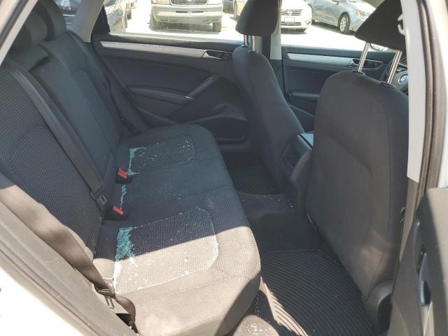 Photo 10 from auction – 2016 VOLKSWAGEN PASSAT S with VIN 1VWAT7A39GC041102