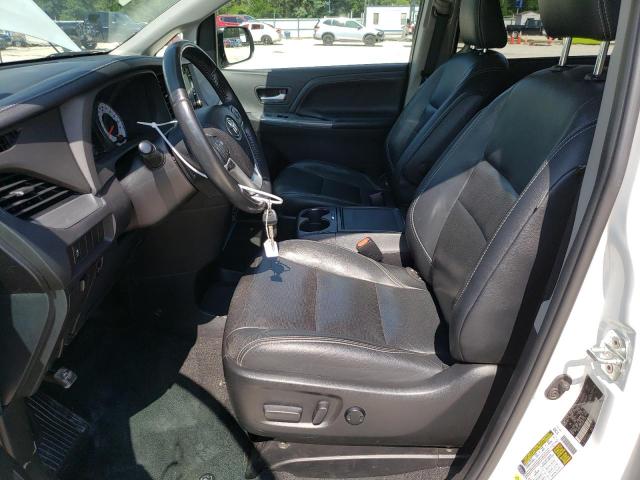Photo 7 from auction – 2018 TOYOTA SIENNA SE with VIN 5TDXZ3DC0JS947533
