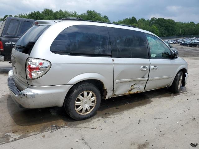 Photo 3 from auction – 2005 CHRYSLER TOWN & COU with VIN 2C4GP54L85R218325