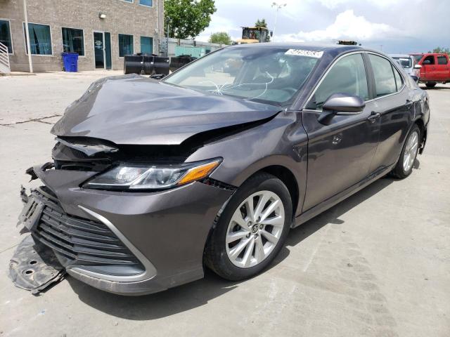 TOYOTA CAMRY LE 2022 with VIN 4T1C11BK5NU059555 - Photo from auction