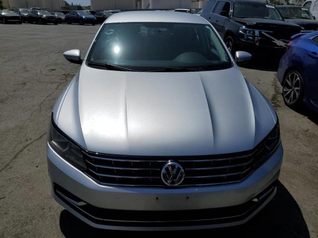 Photo 5 from auction – 2016 VOLKSWAGEN PASSAT S with VIN 1VWAT7A37GC030339