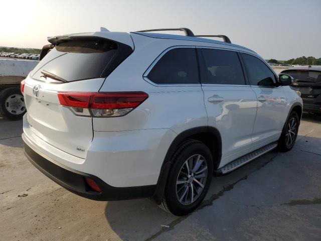 Photo 3 from auction – 2018 TOYOTA HIGHLANDER with VIN 5TDKZRFH9JS542082