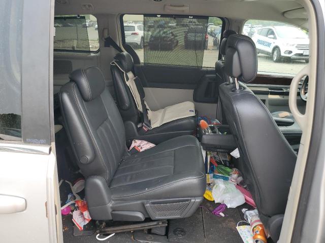 Photo 11 from auction – 2010 CHRYSLER TOWN & COU with VIN 2A4RR8D14AR422479