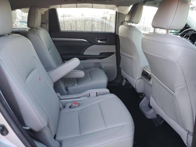 Photo 11 from auction – 2017 TOYOTA HIGHLANDER with VIN 5TDYZRFH9HS211572