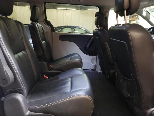 Photo 11 from auction – 2016 CHRYSLER TOWN & COU with VIN 2C4RC1BG4GR205707