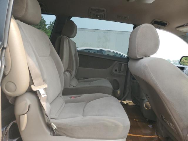 Photo 11 from auction – 2004 TOYOTA SIENNA LE with VIN 5TDBA23C84S023570