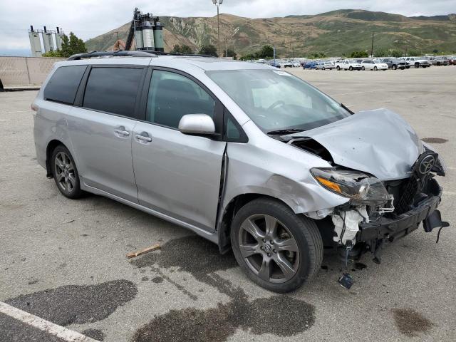 Photo 4 from auction – 2018 TOYOTA SIENNA SE with VIN 5TDXZ3DC1JS939618