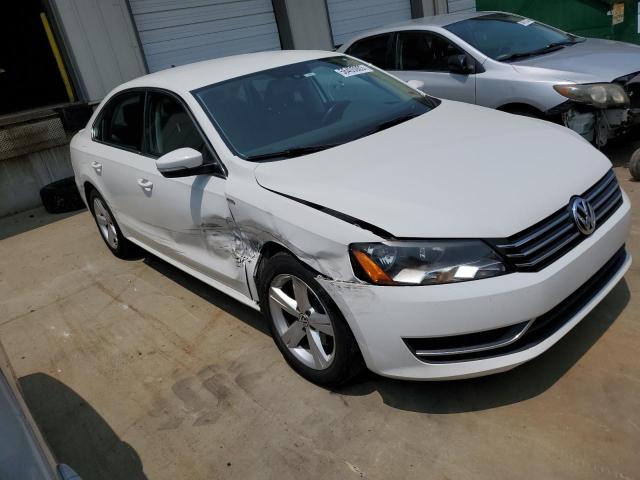 Photo 4 from auction – 2014 VOLKSWAGEN PASSAT S with VIN 1VWAT7A3XEC021731