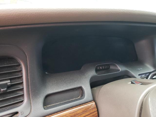 Photo 9 from auction – 2003 FORD CROWN VICT with VIN 2FAFP74W83X108973