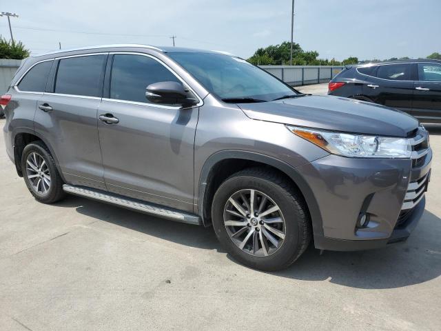 Photo 4 from auction – 2017 TOYOTA HIGHLANDER with VIN 5TDKZRFH0HS521714