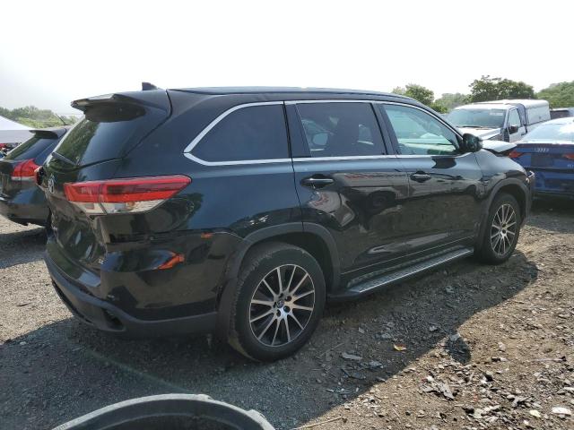 Photo 3 from auction – 2018 TOYOTA HIGHLANDER with VIN 5TDKZRFH6JS536661