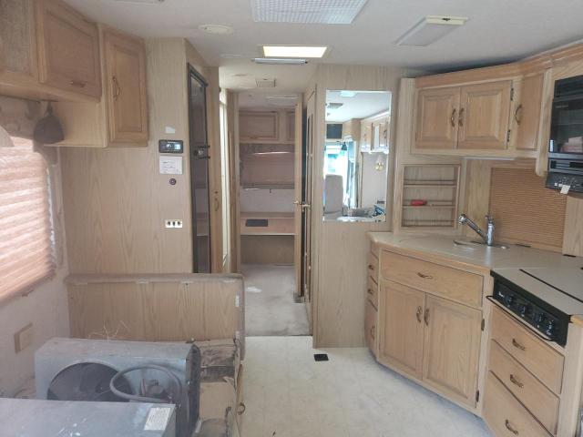 Photo 6 from auction – 1998 WINNEBAGO CHIEFTAN with VIN 3FCMF53G2VJA23422