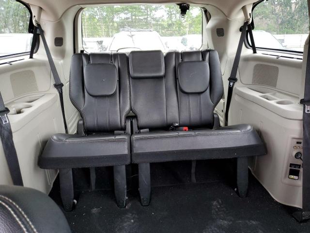 Photo 10 from auction – 2015 CHRYSLER TOWN & COU with VIN 2C4RC1BG1FR582445