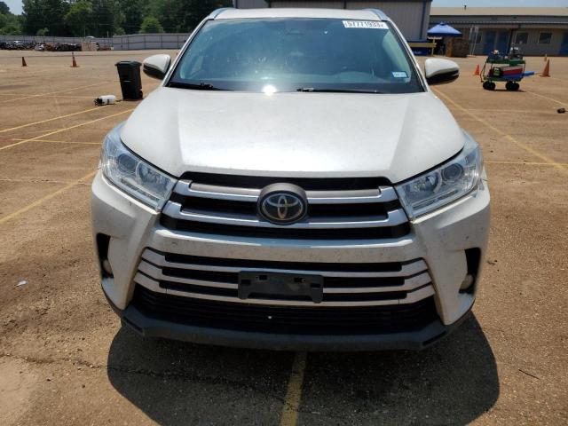 Photo 5 from auction – 2018 TOYOTA HIGHLANDER with VIN 5TDKZRFH6JS264032