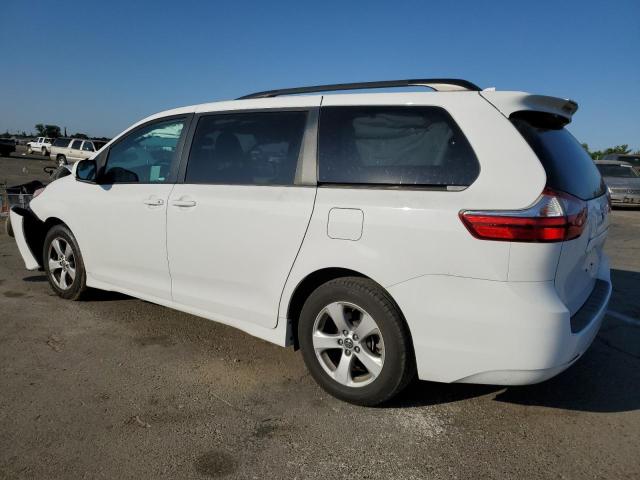 Photo 2 from auction – 2018 TOYOTA SIENNA LE with VIN 5TDKZ3DC3JS936729