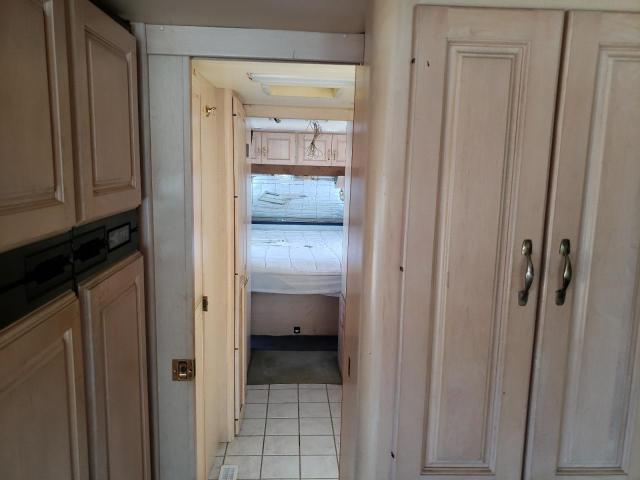 Photo 9 from auction – 1998 HOLR MOTORHOME with VIN 1RF120611W2014445