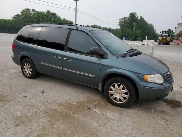 Photo 4 from auction – 2005 CHRYSLER TOWN & COU with VIN 2C4GP54L25R600852