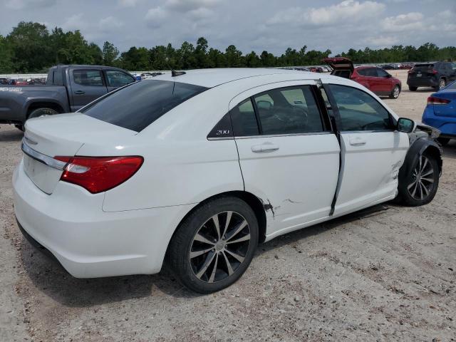 Photo 3 from auction – 2013 CHRYSLER 200 TOURIN with VIN 1C3CCBBB1DN543790