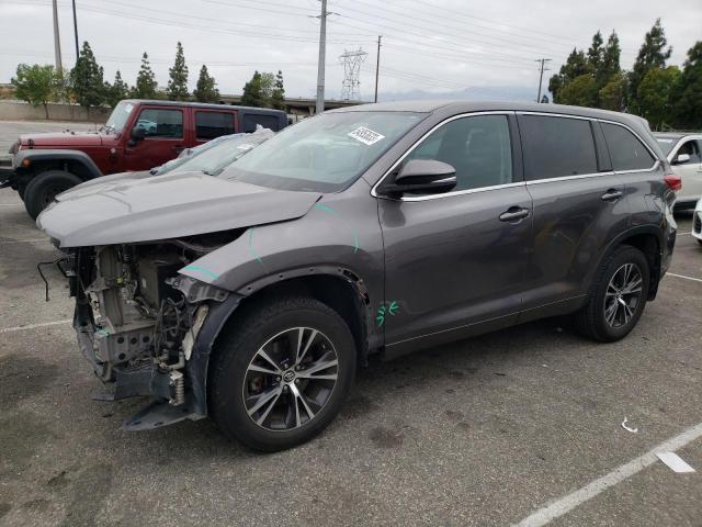 TOYOTA HIGHLANDER 2018 with VIN 5TDBZRFH1JS843557 - Photo from auction