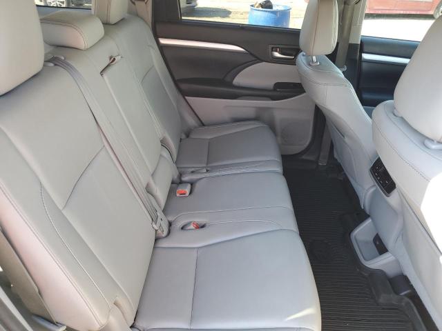 Photo 11 from auction – 2018 TOYOTA HIGHLANDER with VIN 5TDJGRFH5JS039022