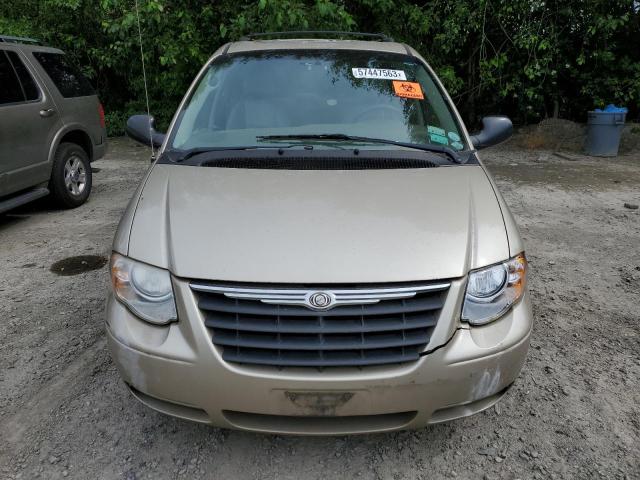 Photo 5 from auction – 2005 CHRYSLER TOWN & COU with VIN 2C4GP54L55R286369