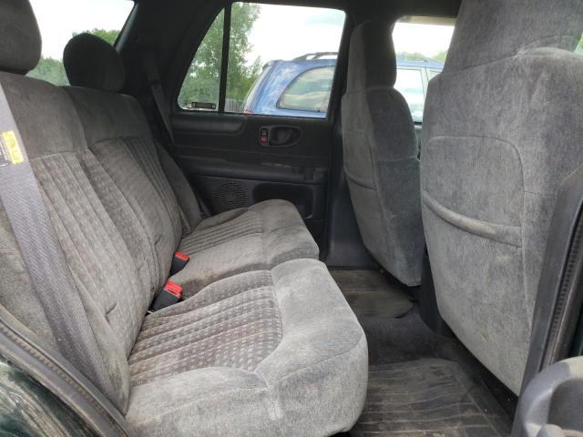 Photo 11 from auction – 2002 CHEVROLET BLAZER with VIN 1GNDT13W12K142595