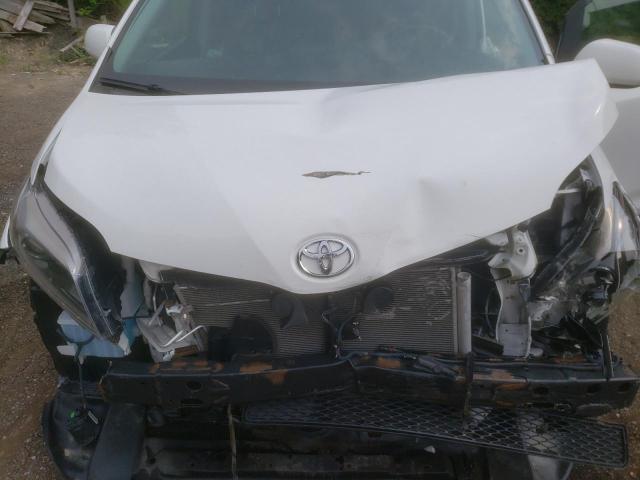 Photo 12 from auction – 2017 TOYOTA SIENNA SE with VIN 5TDXZ3DCXHS895869