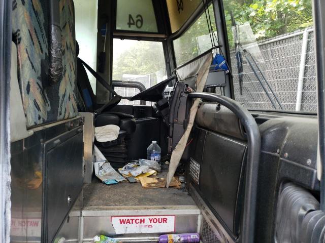 Photo 5 from auction – 2001 PREVOST BUS with VIN 2PCH3349711014231