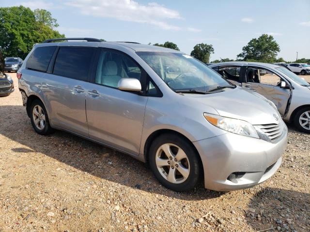 Photo 4 from auction – 2015 TOYOTA SIENNA LE with VIN 5TDKK3DCXFS676521