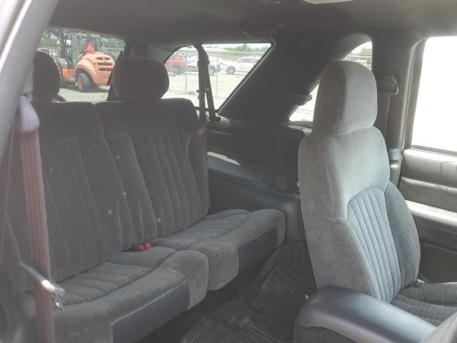 Photo 11 from auction – 2002 CHEVROLET BLAZER with VIN 1GNCT18W12K121007