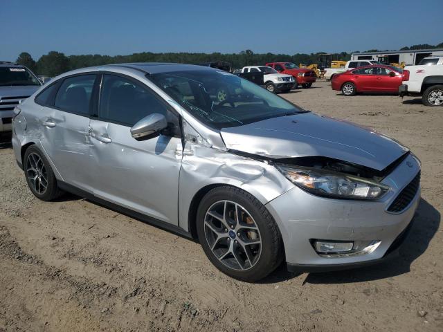 Foto 4 de la subasta – 2017 FORD FOCUS SEL con VIN 1FADP3H28HL345930