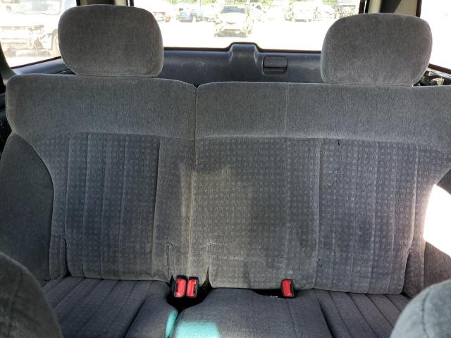 Photo 10 from auction – 2002 CHEVROLET BLAZER with VIN 1GNCS13W22K175751