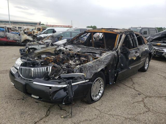 LINCOLN TOWN CAR C 2002 with VIN 1LNHM83W72Y666472 - Photo from auction