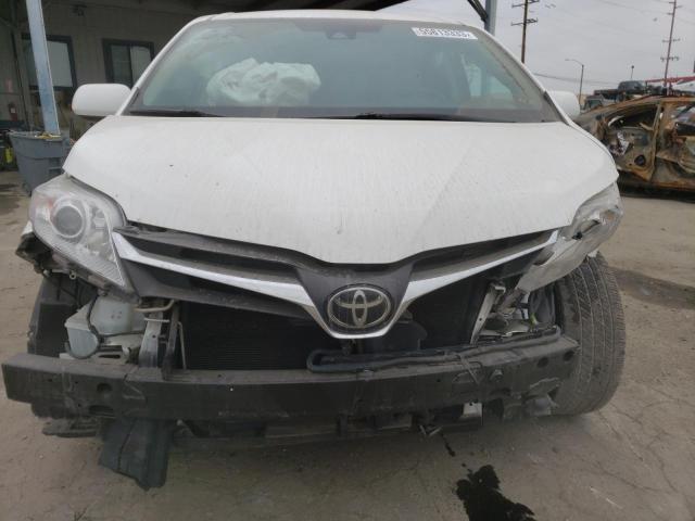 Photo 5 from auction – 2018 TOYOTA SIENNA LE with VIN 5TDKZ3DC3JS934415