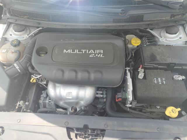 Photo 11 from auction – 2016 CHRYSLER 200 LIMITE with VIN 1C3CCCAB2GN168990