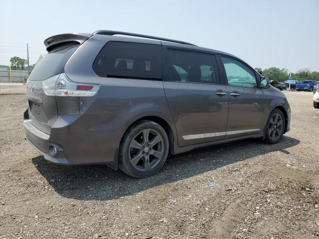 Photo 3 from auction – 2017 TOYOTA SIENNA SE with VIN 5TDXZ3DC0HS896660
