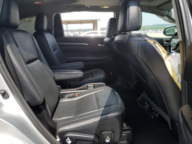 Photo 11 from auction – 2017 TOYOTA HIGHLANDER with VIN 5TDYZRFH0HS193754