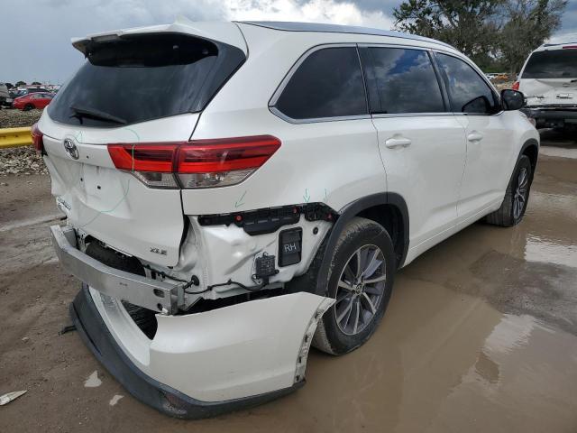 Photo 3 from auction – 2018 TOYOTA HIGHLANDER with VIN 5TDKZRFH7JS530139