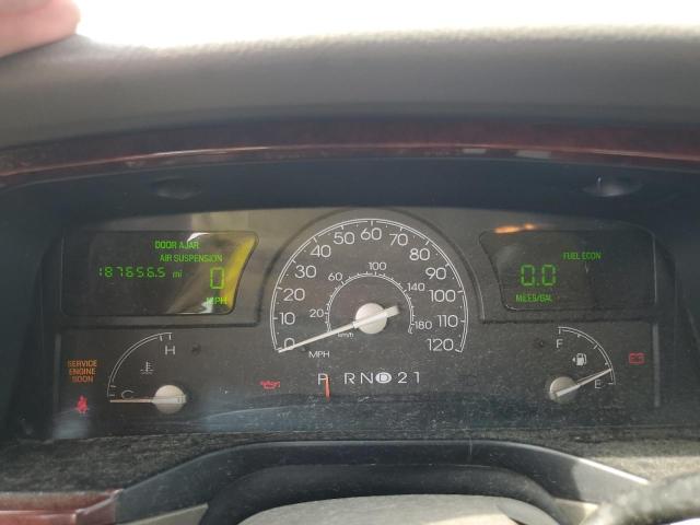 Photo 9 from auction – 2004 LINCOLN TOWN CAR U with VIN 1LNHM83W04Y637169