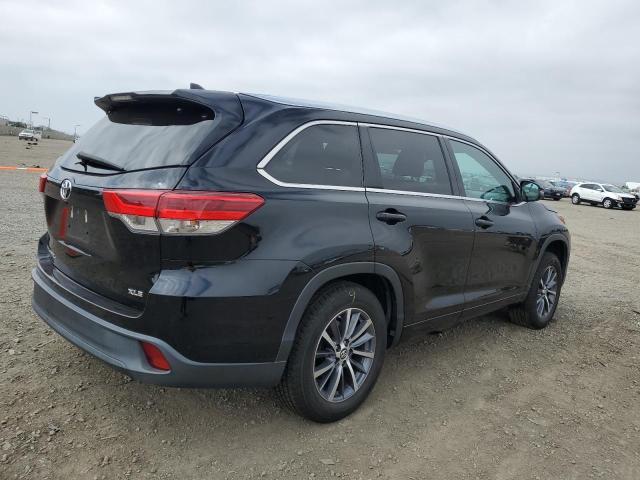 Photo 3 from auction – 2018 TOYOTA HIGHLANDER with VIN 5TDKZRFH5JS264331
