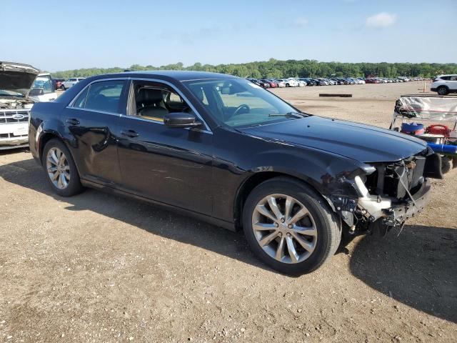 Photo 4 from auction – 2017 CHRYSLER 300 LIMITE with VIN 2C3CCARG3HH521980