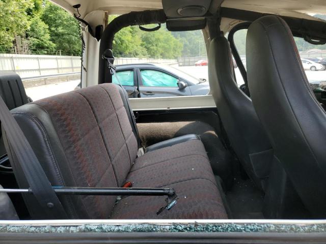 Photo 10 from auction – 2000 JEEP WRANGLER / with VIN 1J4FA49S4YP799491