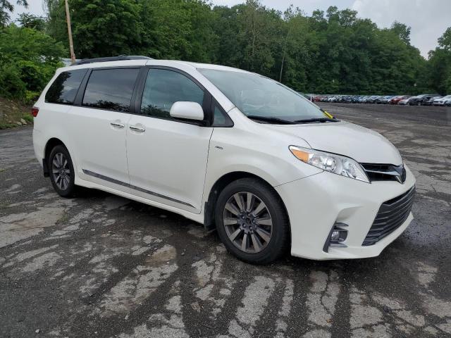 Photo 4 from auction – 2018 TOYOTA SIENNA XLE with VIN 5TDDZ3DC5JS201856