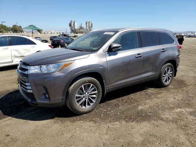 TOYOTA HIGHLANDER 2019 with VIN 5TDJZRFH6KS612781 - Photo from auction