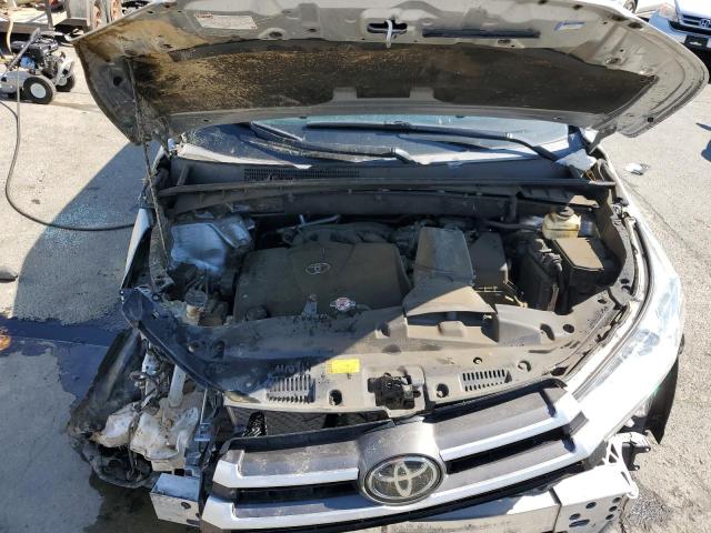 Photo 12 from auction – 2018 TOYOTA HIGHLANDER with VIN 5TDZZRFH4JS255568