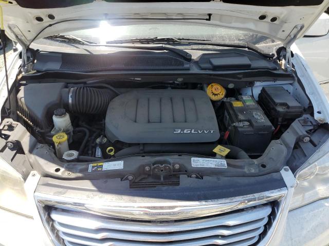 Photo 12 from auction – 2016 CHRYSLER TOWN & COU with VIN 2C4RC1BGXGR103943