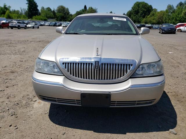 Photo 5 from auction – 2003 LINCOLN TOWN CAR C with VIN 1LNHM85WX3Y613778