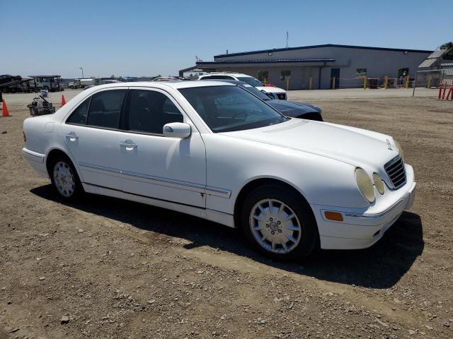 Photo 4 from auction – 2001 MERCEDES-BENZ E 320 with VIN WDBJF65J61B192049
